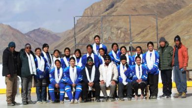 HP ice hocky male female teams leave Ladakh