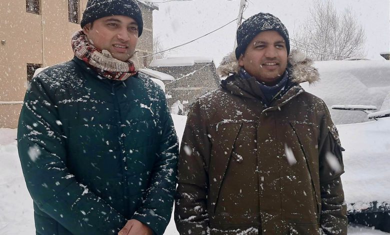havy snowfall educational institute closed lahual sapiti sidtrict