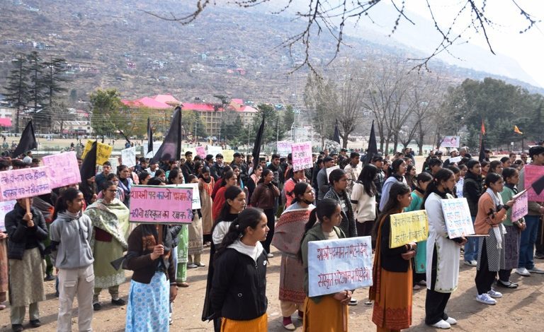 shashtri teacher & teacher protest against state govr kullu district