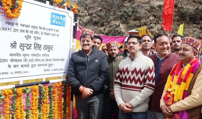 CPS Sundar Singh Thakur performed Bhoomi Pujan of 900 meter long Nakthan road at a cost of Rs 58 lakh 70 thousand.