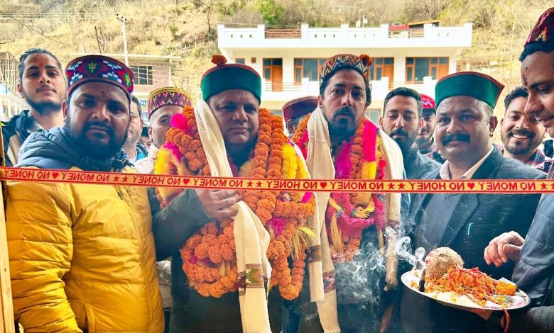 SDM Kullu Vikas Shukla in bashing Hukam Singh, Ramji Dry Fruits House inaugurated