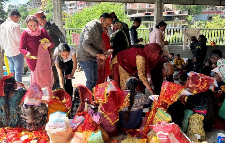 Crowd of devotees gathered in all the temples of Devbhoomi on Durga Ashtami.