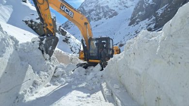 Manali-Baralacha-Leh road is currently closed for heavy vehicles.