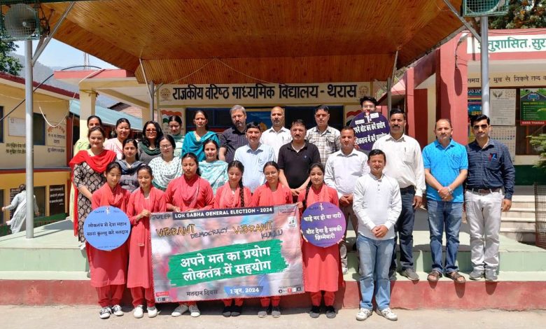 Students were honored in a prayer meeting in Tharas of Banjar assembly constituency.