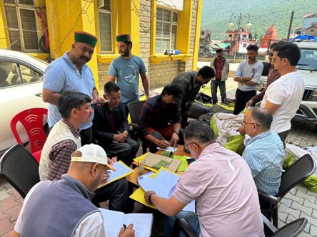 river rafting peraglidier equipment inspaction kullu
