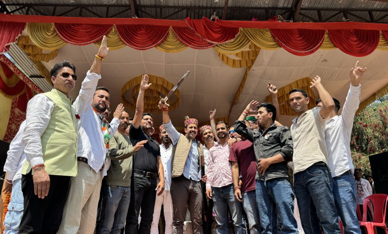 NEWS KULLU TULSI CONGRESS CANDIDATE VIKRAMADITIYA AGAINST JAI RAM THAKJUR ELECTION CAMPAIGN KULLU VISUAL