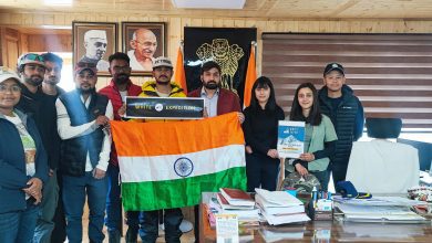 स्पीति के 6303 मीटर की ऊंचाई चाउ चाउ कांग नीलदा पीक के लिए 7 सदस्यीय पर्वतारोहित को अतिरिक्त उपायुक्त राहुल जैन ने हरी झंडी देकर रवाना किया