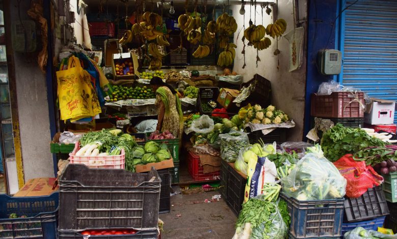 Shopkeepers in Dhalpur market are selling fruits and vegetables at arbitrary prices, food supply department becomes a mute spectator