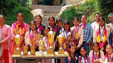 he school staff and students of Government High School Sihan gave a warm welcome to the girls who returned after winning the under 14 girls tournament of Sainj section.