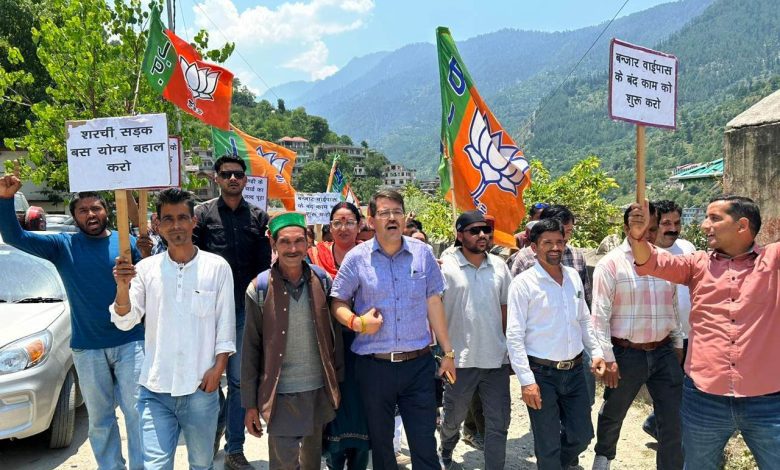 MLA BANJAR SURENDER SHOURI PROTEST AGAINST CONGRESS GOVERNMENT