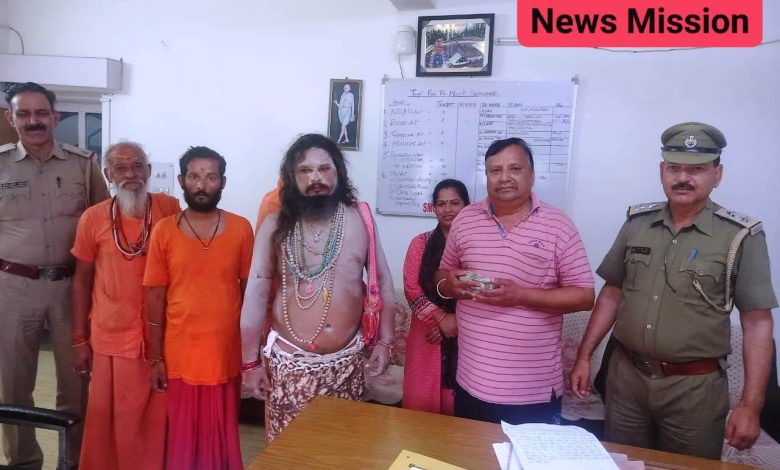 Baba hypnotizes chicken seller and extorts Rs 1,61,000