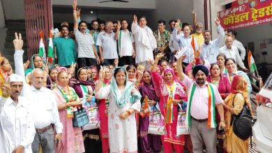 Hoshiar Singh, tell why salary was not distributed among the public: Kamlesh
