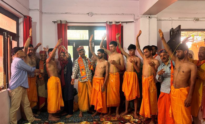 There is some power in the sacred thread, this is why Aurangzeb was forced to remove the sacred thread - Manmohan Gautam