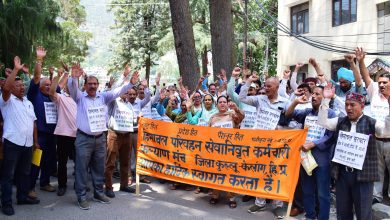 If the state government does not pay the dues of HRTC pensioners worth Rs 300 crore soon, they will surround the assembly - Bal Ram