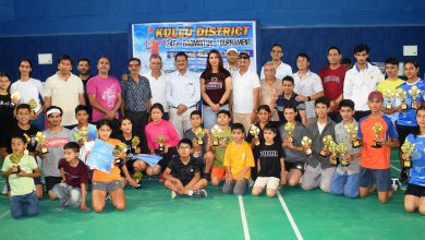 CPS Sundar Singh Thakur awarded the winners and runners-up of the 24th district level badminton tournament.