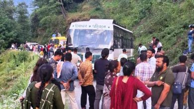 Air pressure of HRTC bus leaked in Bhutti of Lagghati, a major accident was averted due to the wisdom of the driver.