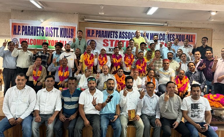 Command handed over to Sanjeev Bhardwaj with the unanimous consent of the State President of Himachal Pradesh Animal Husbandry Department, Paravat Association.