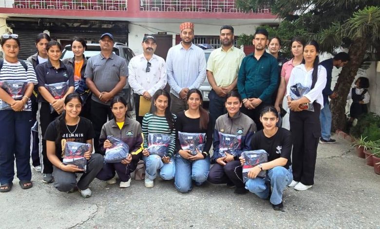 Tourism Development Corporation Chairman Raghuveer Singh Bali fulfilled his promise with the football players of Rameshwari Teacher Training Institute Shada Y.