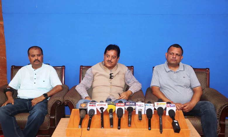 Due to the flood mitigation work under CRIF, there are riots in Manikaran Road. Due to the flood mitigation work under CRIF, there are riots in Manikaran Road. Due to the flood mitigation work under CRIF, there are riots in Manikaran Road. Due to the riots that broke out in Manikaran Road, the riots on the roads were saved - Sunder Singh Thakur