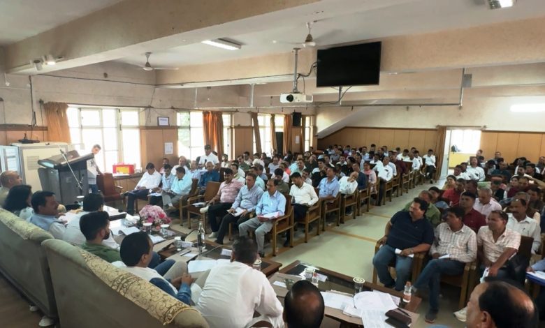 Departmental officers should try to complete the development works on ground in action mode - Sunder Singh Thakur