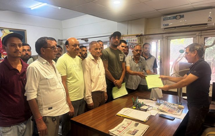 Government administration should take strict action against carrying boxes of goods carriers, fruits and vegetables in Volvo buses - Homendra Mahant