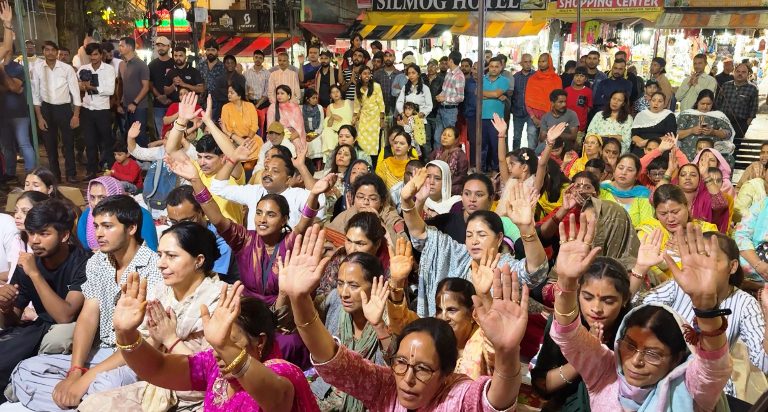 ISKCON organization celebrated Shri Krishna Janmashtami with pomp in Mall Road, Manali.