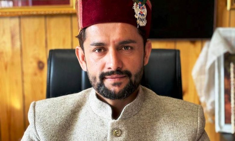 Zilla Parishad President Pankaj Parmar left for Malana village from Chandrakhani track with medicines and diesel.