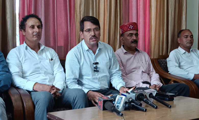 There should be a high level investigation into the cutting of green trees in the forest of Banjar area - Surendra Shourie.