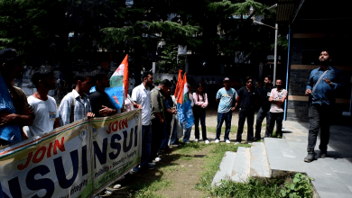 NSUI protested by burning the effigy of MP Kangana Ranaut in Kullu College.