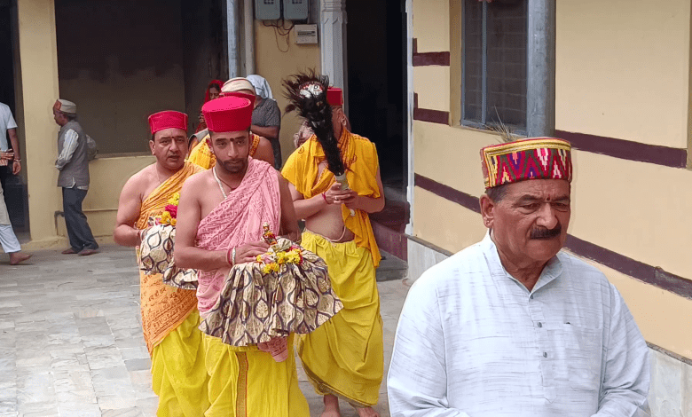 Action should be taken against those who leave pet cows on the road - Maheshwar Singh