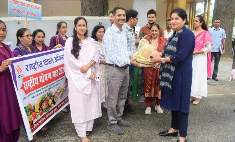 Deputy Commissioner Kullu gave green signal and flagged off the nutrition rally.