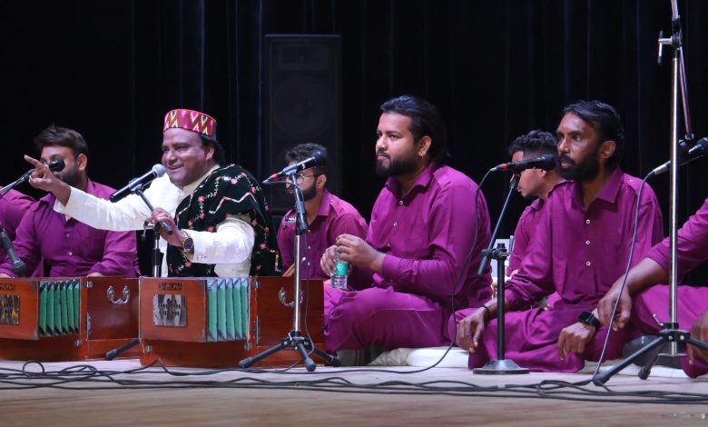 The audience thoroughly enjoyed the music of Sufi singing by renowned Sufi singer Ustad Nilay Khan and the party.
