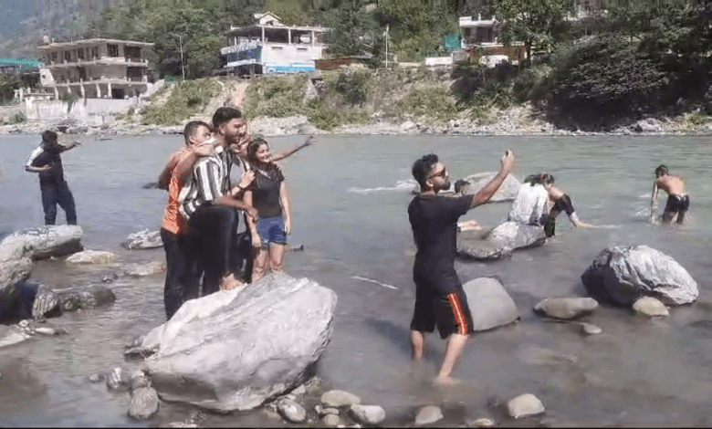 Tourists are risking their lives to enter the Beas river.