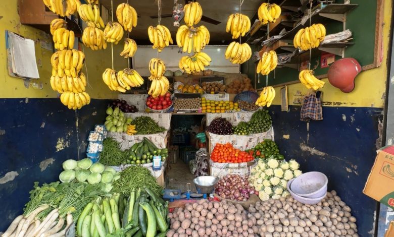 People's pockets are becoming loose due to huge increase in the prices of vegetables.