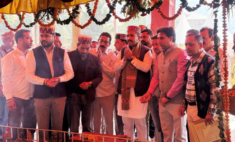 Public Works Minister Vikramaditya Singh attended the temporary camp of Lord Raghunath and took blessings.