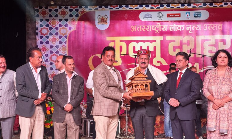 Good luck performing at Lal Chand Prarthi Kalakendra – Shraddha Pandit