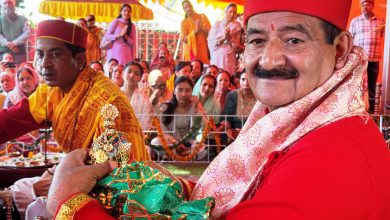 Lord Raghunath is adorned with clothes made of 5 pieces of silk in a week - Maheshwar Singh