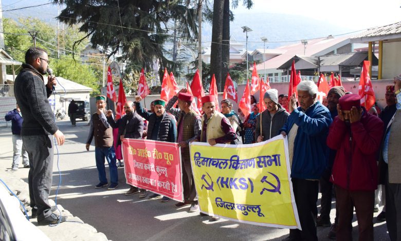 Central government should repeal the 4 code laws against farmers and laborers - Rajesh Thakur