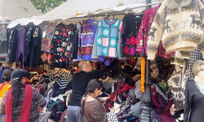 Crowd of people gathered in Kullu Dhalpur temporary market to buy warm clothes.