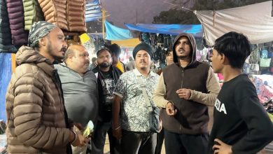 निर्धारित स्टॉल के दामों से 20,30 प्रतिशत ज्यादा कर रहे उगाही