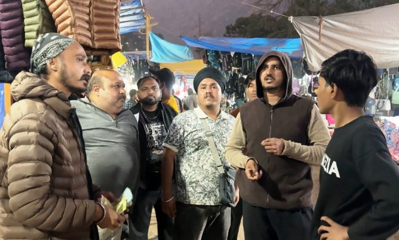 निर्धारित स्टॉल के दामों से 20,30 प्रतिशत ज्यादा कर रहे उगाही