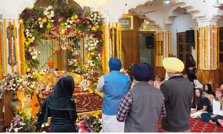 555th Prakash Utsav of Guru Nanak Dev celebrated with pomp in Gurudwara Shri Singh Sabha Sahib Akhara Bazaar of Kullu district.