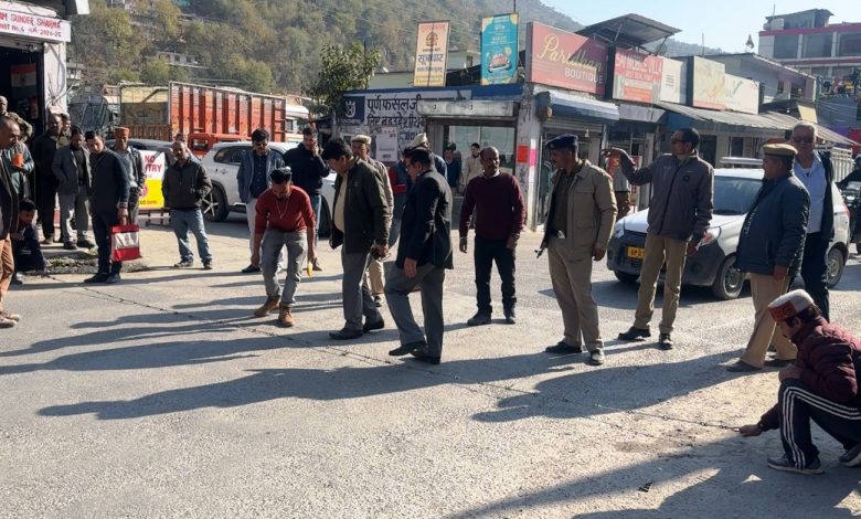 One and a half dozen shopkeepers of Municipal Council Kullu did illegal construction encroachment by expanding their shops - Hari Singh Yadav