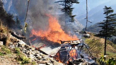 An 18-room wooden house in Parwadi village of Tirthan Valley lies in ashes.