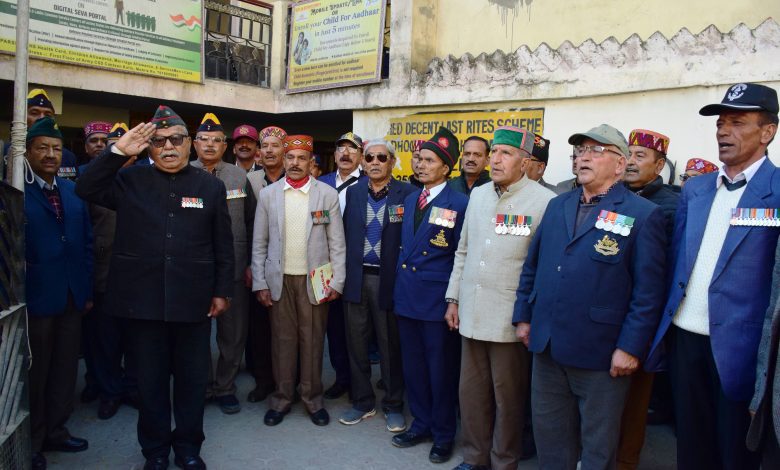 Government administration should honor the families of brave soldiers martyred for the country by celebrating Vijay Diwas - TS Thakur