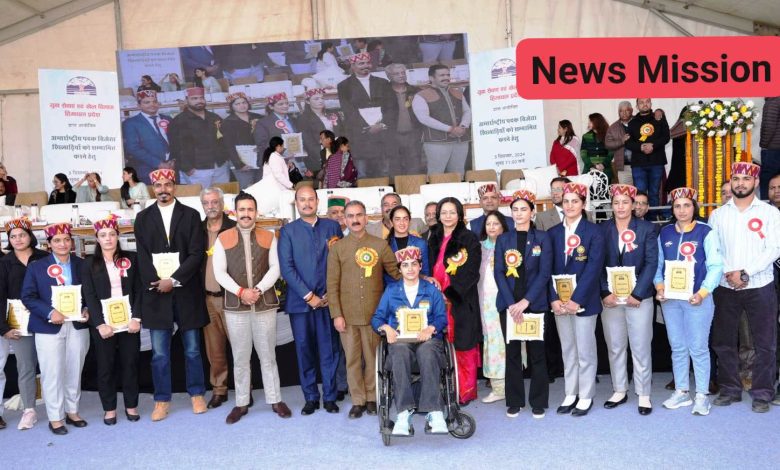 Chief Minister awarded prize money of Rs 14.77 crore to 21 international players