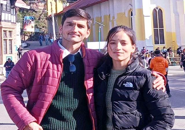 Did not let poverty come in the way of studies, Mandi's brother and sister flew to success