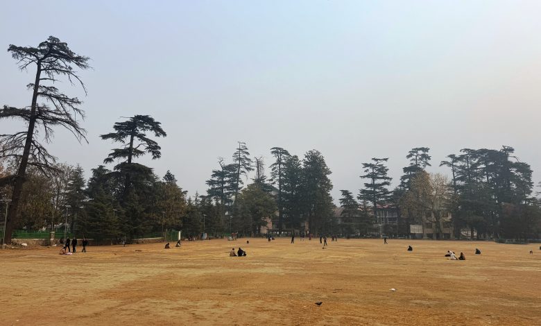 Smoke spread all around the headquarters due to forest fire in the high hills of Kullu district.