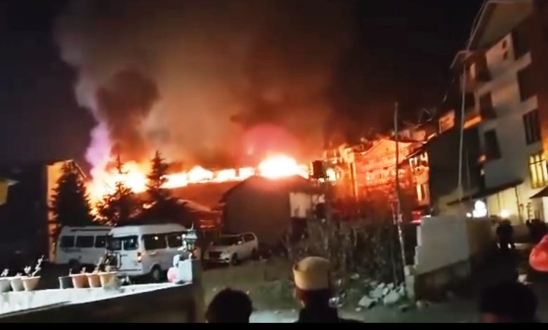 A massive fire broke out due to short circuit in Sandhya Resort, Manali Simsa Rangri, causing a loss worth crores of rupees.
