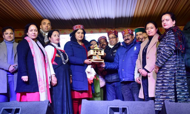 The last cultural evening of Kullu Mahotsav was in the name of drama king Thakur Das Rathi.